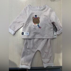 GAP Beige Bear-Themed Outfit